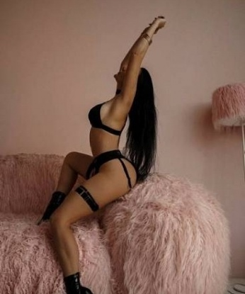 Мои услуги наполнены страстью и любовью к жизни. Я предлагаю тебе незабываемые моменты наслаждения и релаксации. Со мной ты сможешь испытать новые ощущения и открыть в себе скрытые желания. Мои возможности безграничны, я готова погрузиться с тобой в мир эротических фантазий. Доверься моим нежным рукам и ты ощутишь истинное блаженство. Не верь словам, посмотри на мои фото и прочитай отзывы моих довольных клиентов. Рада встрече в Москве и жду тебя с нетерпением! 😉 1238, 25 лет